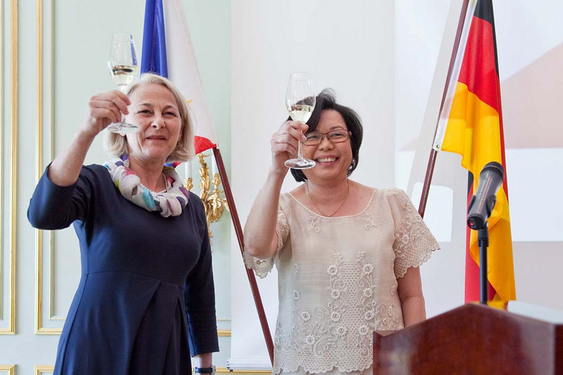 Ambassador Melita S. Sta. Maria-Thomeczek with Ambassador Sabine Sparwasser, German Federal Foreign Office Director General for Africa, Asia, Latin America, Near and Middle East toast to better Philippine-German bilateral relations before 300 guests at the Palaissaal, Hotel Adlon Kempinski in Berlin